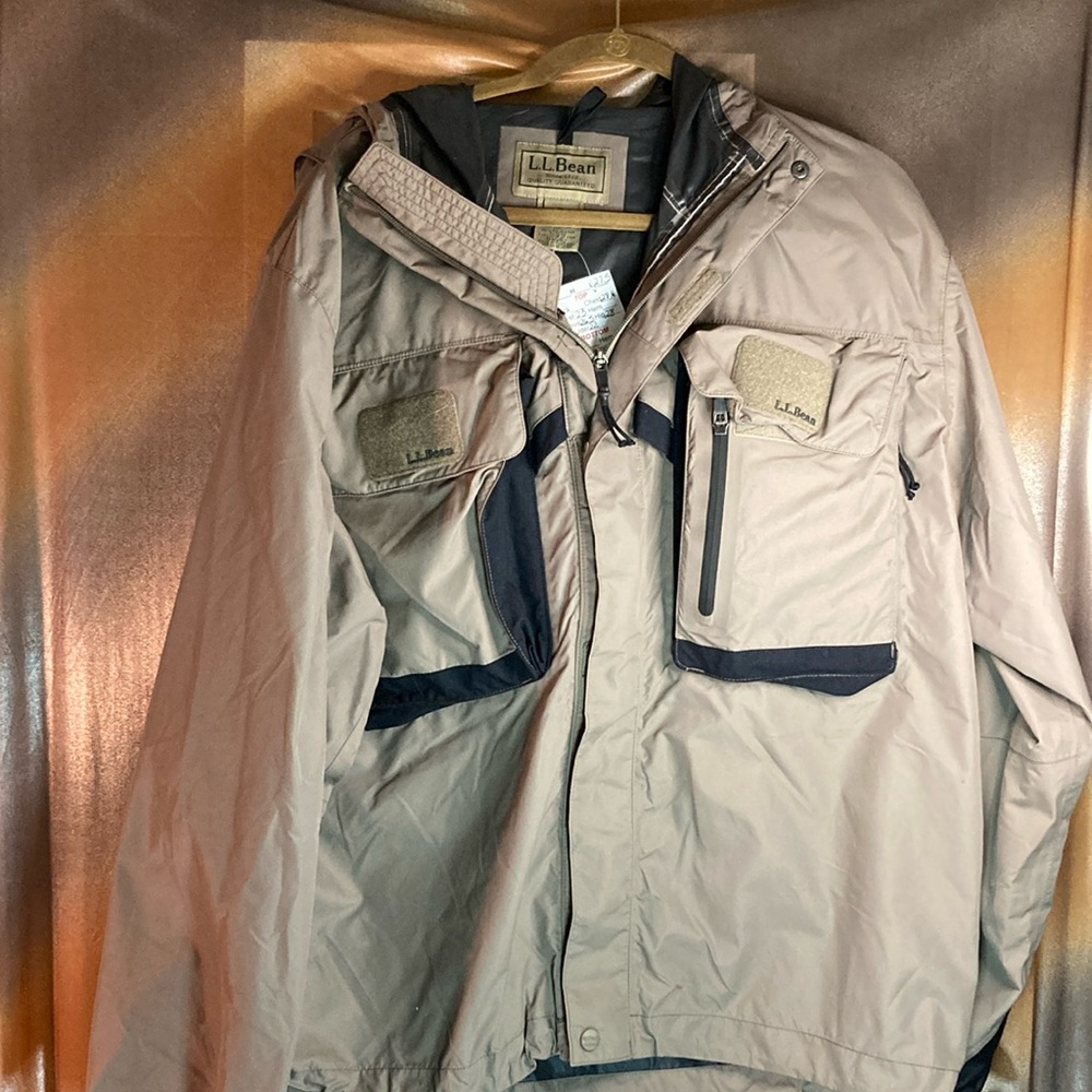 L. L. Bean taupe waterproof XL windbreaker 56” chest. Black trim. 302